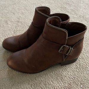 Bass ankle brown boots